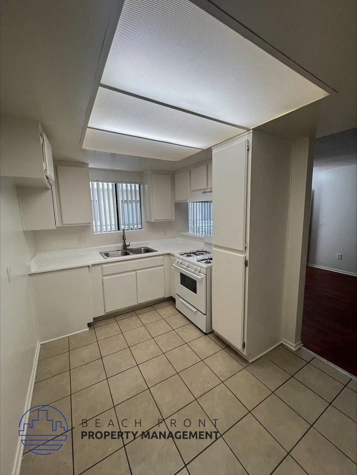 633 Broad Ave. - Photo 6 of 25