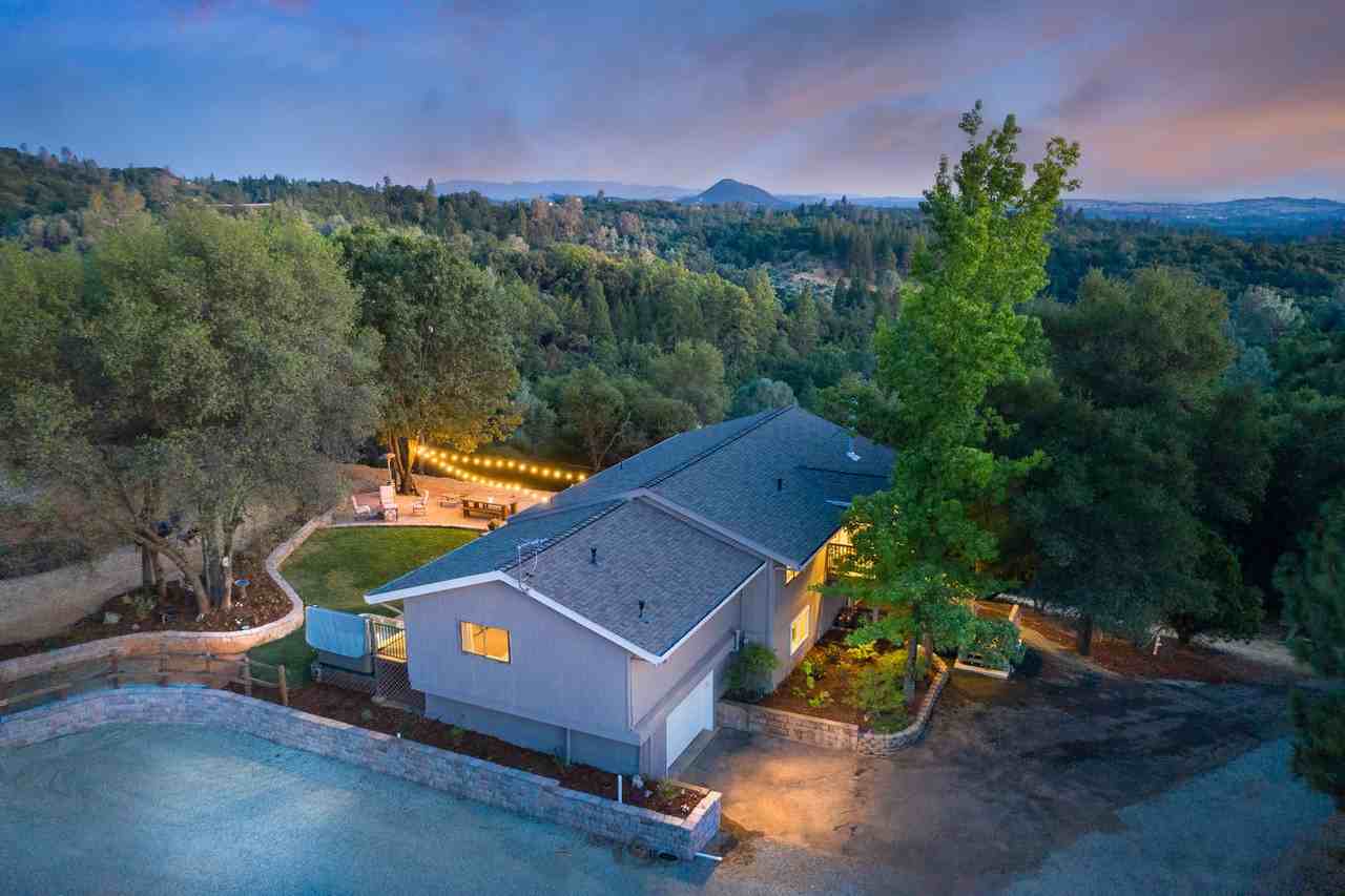 17410 Robinson Road - Photo 2 of 20