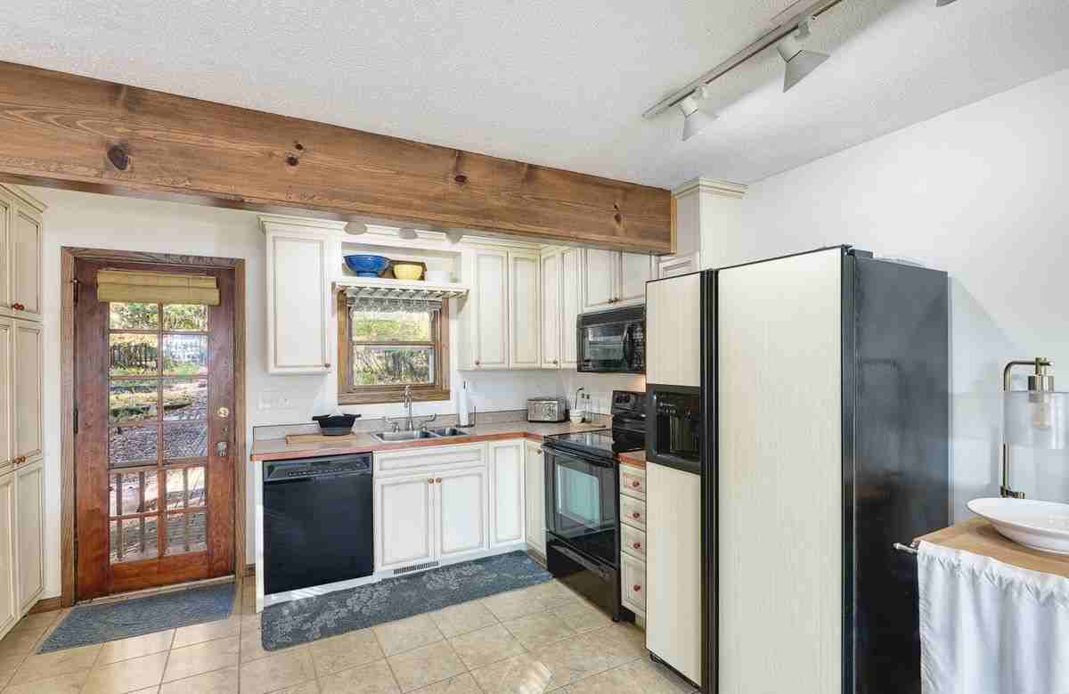 8034 Hill Trl N - Photo 2 of 7