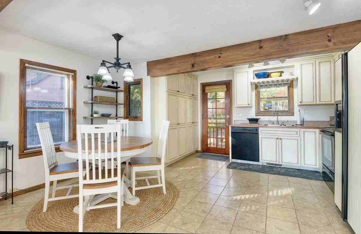 8034 Hill Trl N - Photo 3 of 7