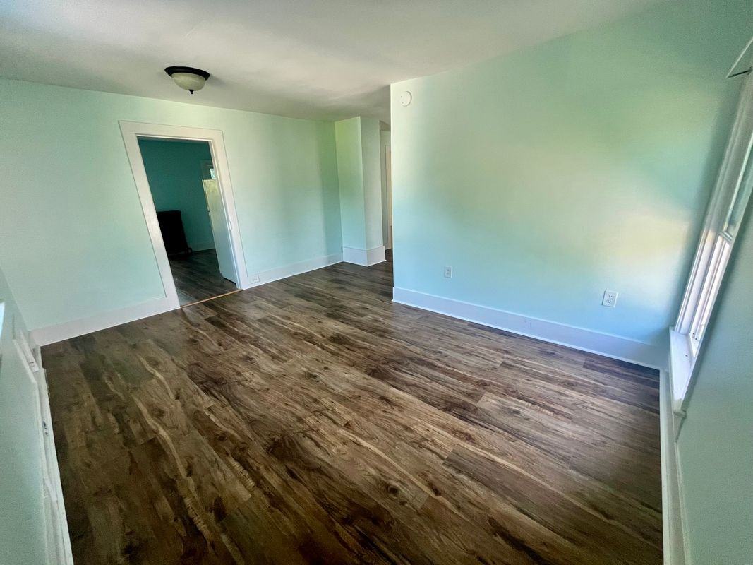 112 Holmes St - Photo 2 of 10