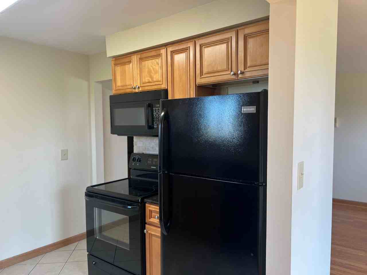 Embassy Square Apartments - Photo 4 of 50