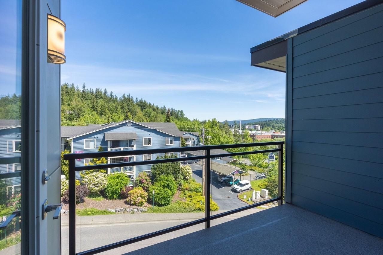 500 32nd St #209 - Photo 2 of 25