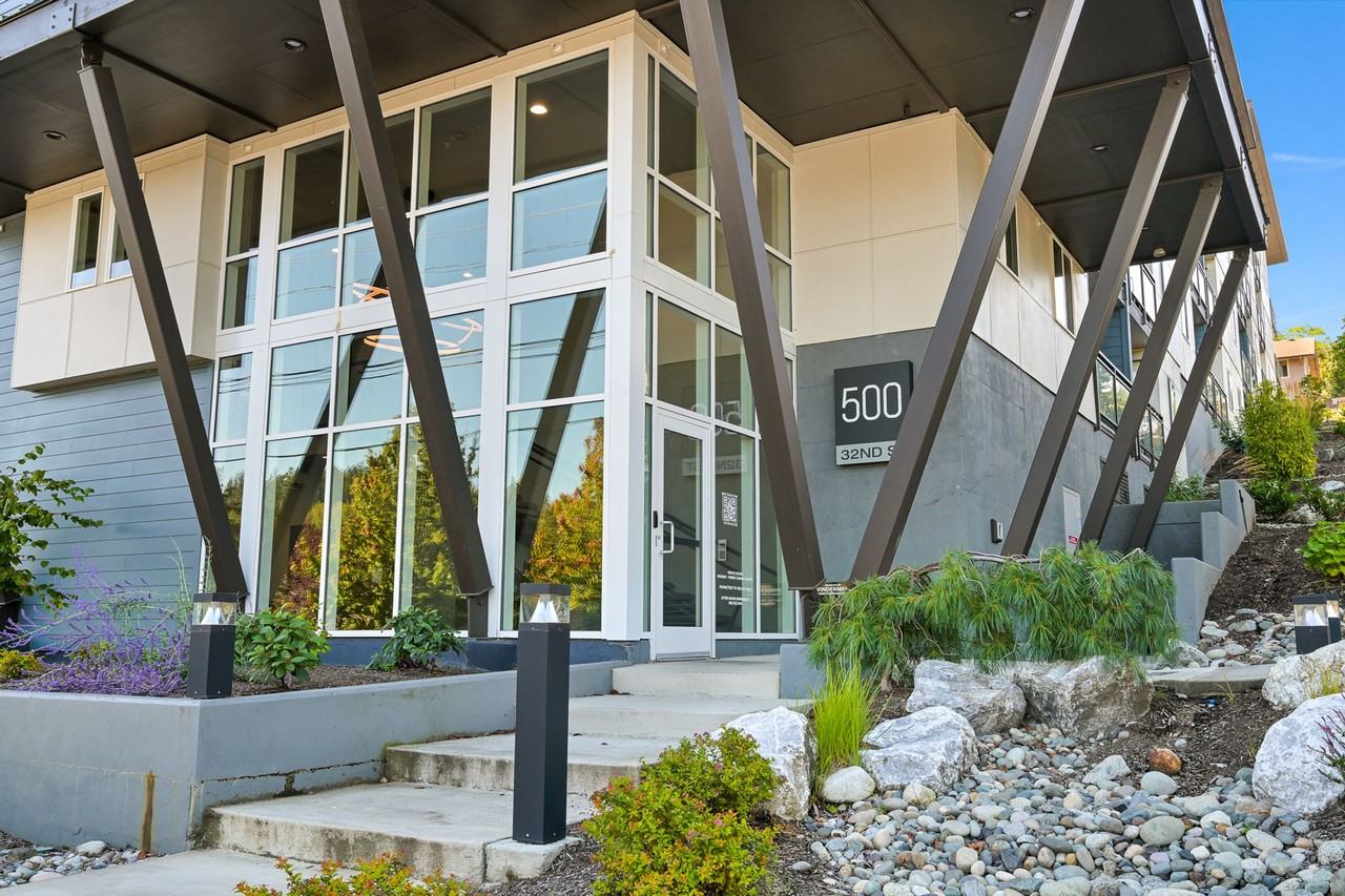 500 32nd St #209 - Photo 4 of 25