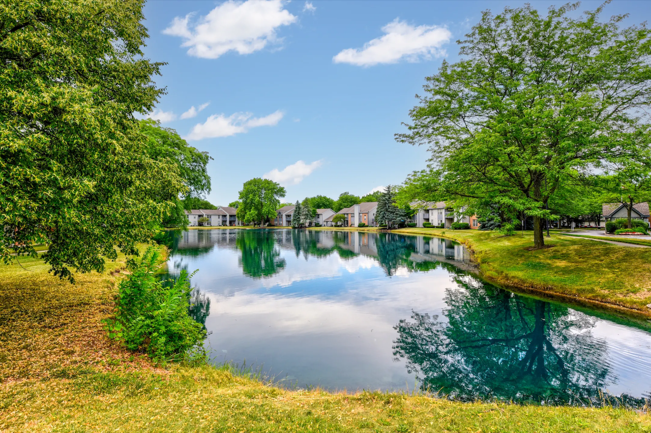 Water's Edge Apartments - Photo 2 of 50