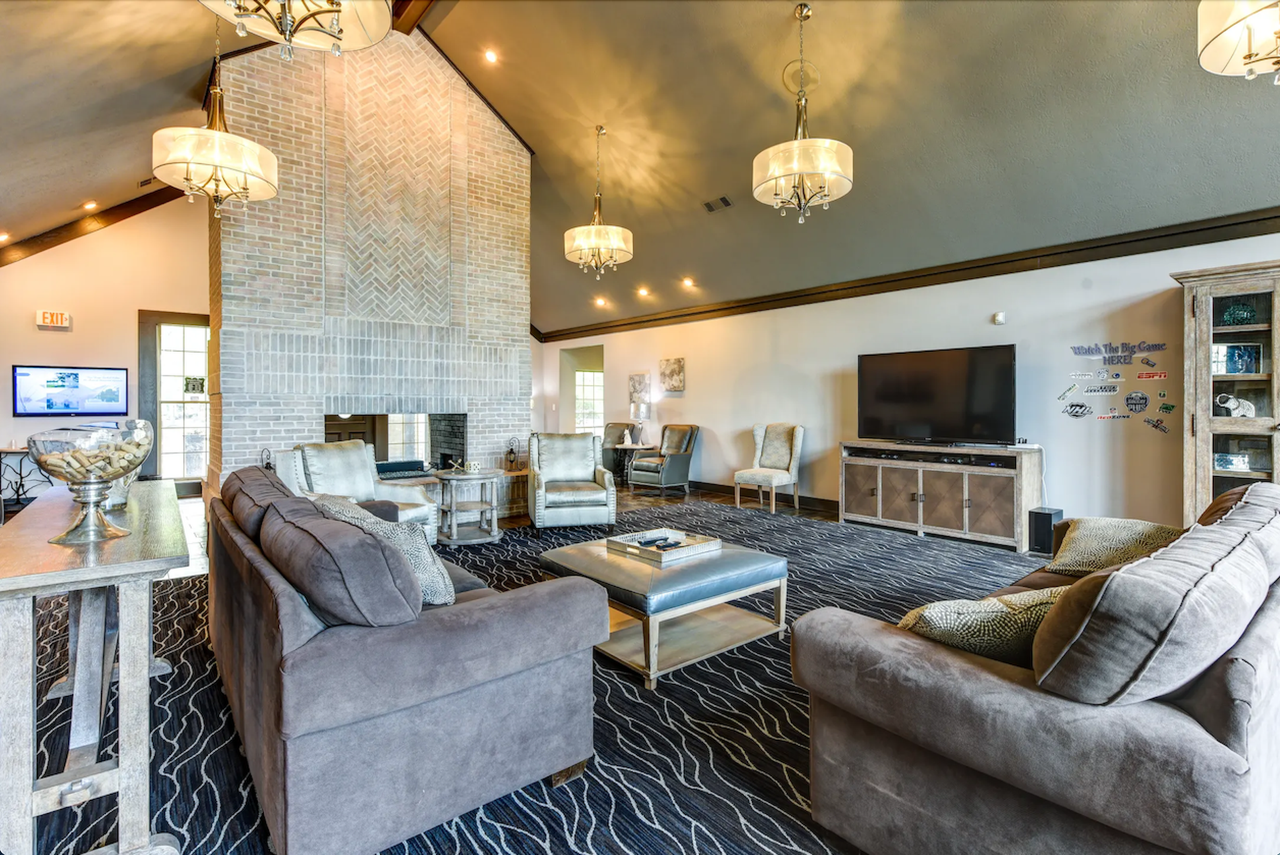 Water's Edge Apartments - Photo 4 of 50