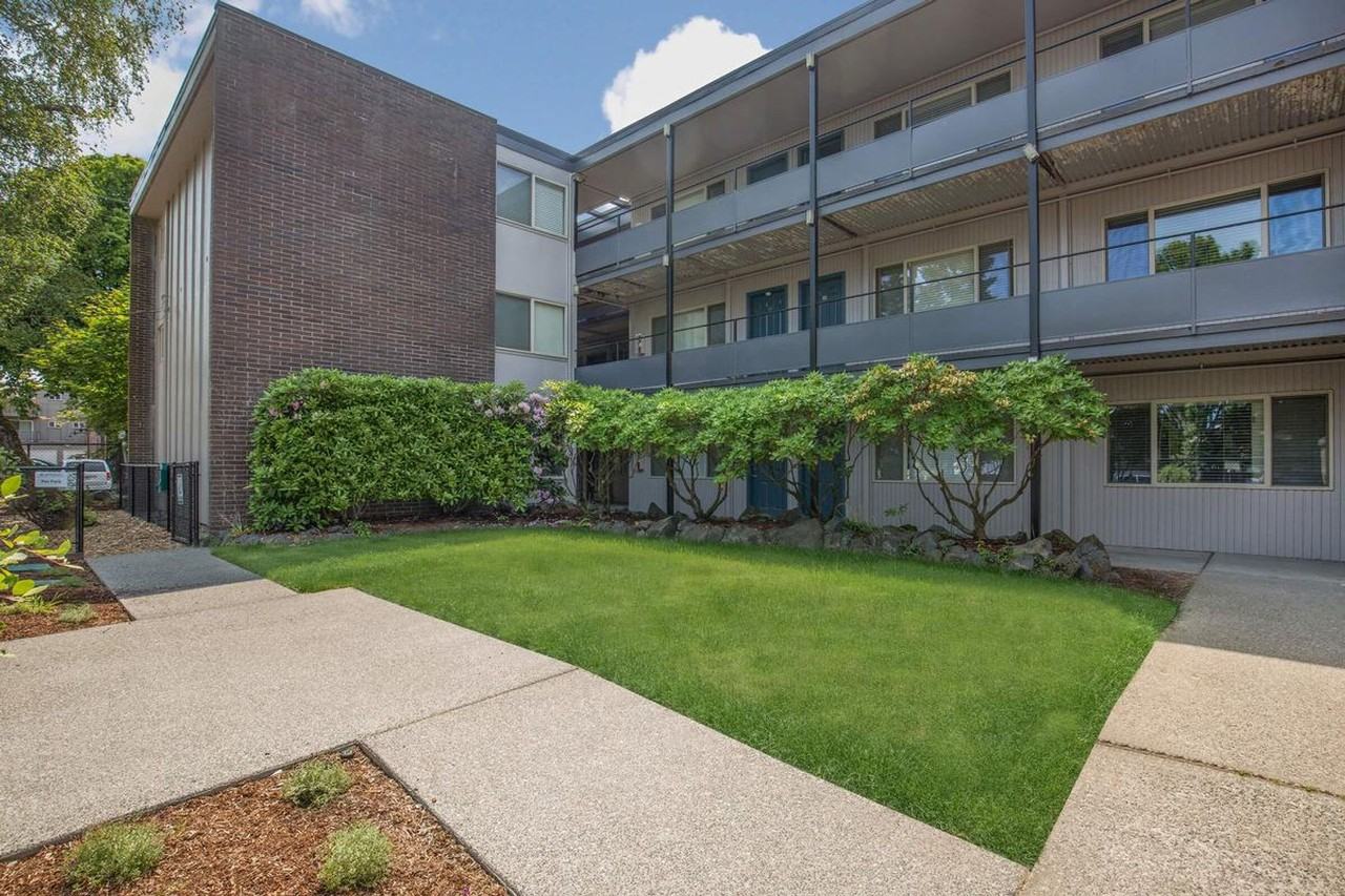 Uptown 7 Apartments - Photo 4 of 44