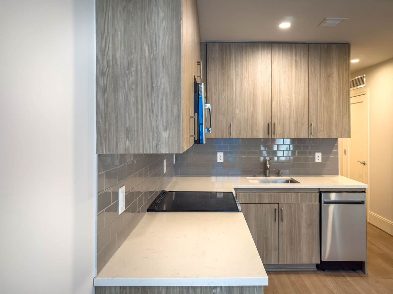 Weavers Row - Photo 4 of 50