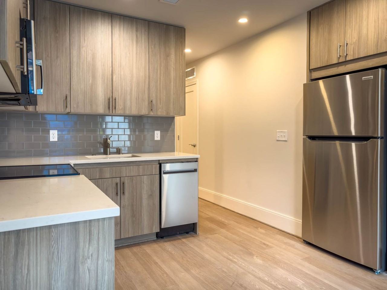 Weavers Row - Photo 5 of 50