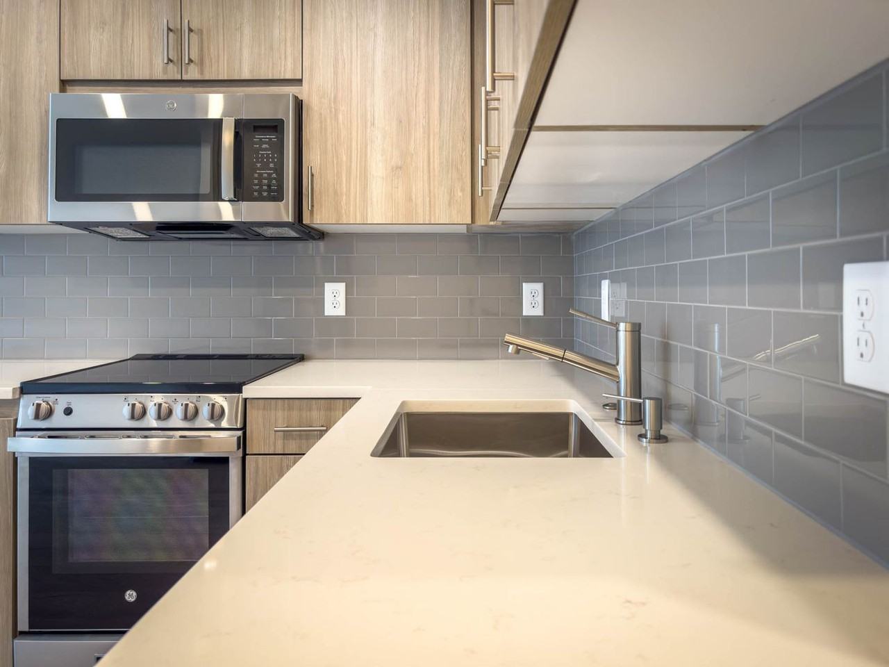 Weavers Row - Photo 6 of 50