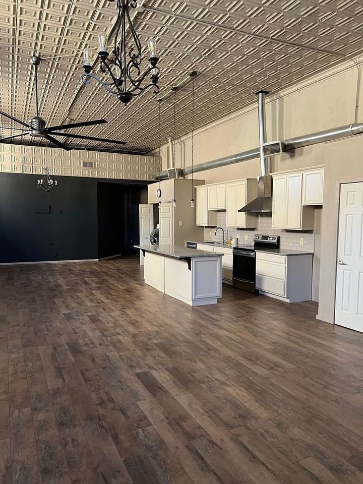 842 N 3rd St - Photo 3 of 11