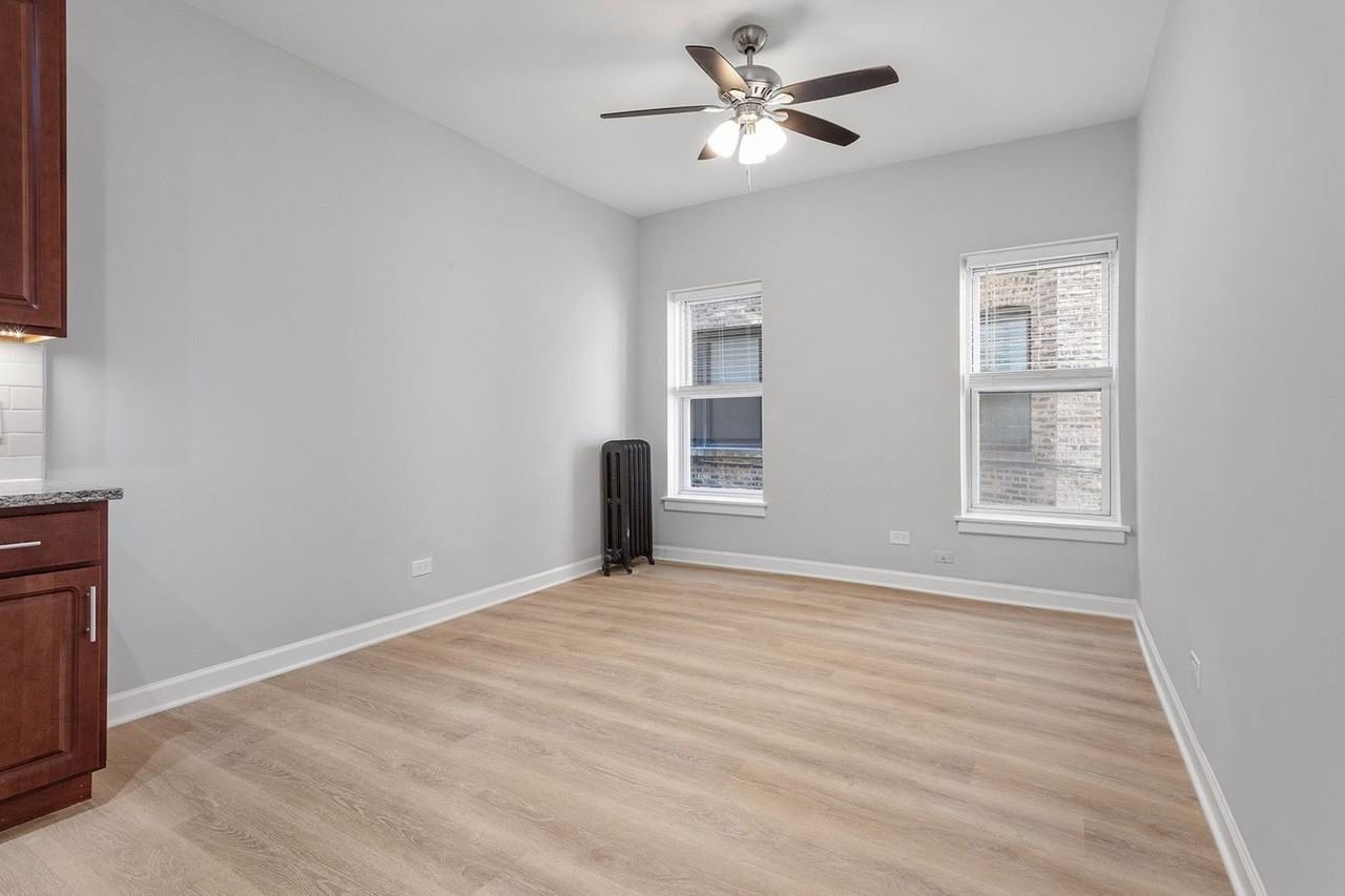 7600 N Sheridan Road - Photo 4 of 9