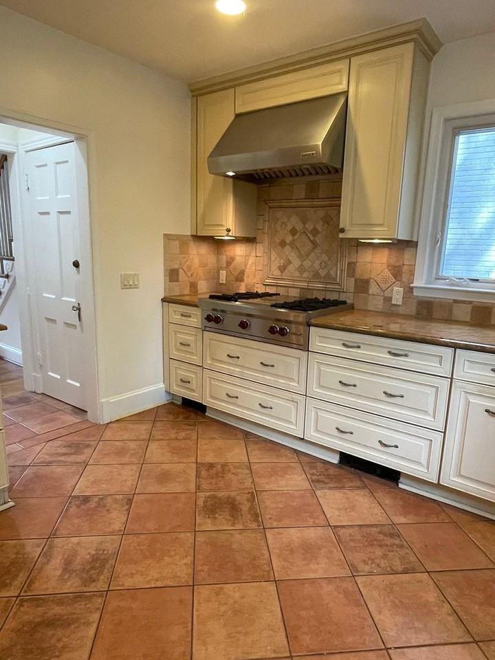 6105 29th St Nw ##Nw - Photo 2 of 32