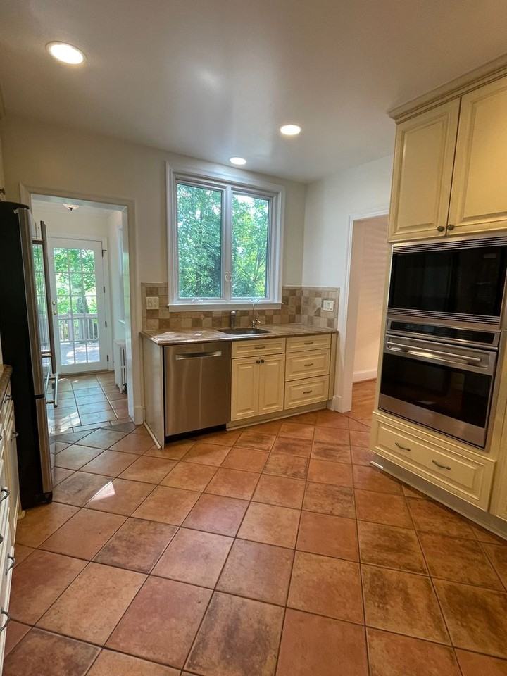 6105 29th St Nw ##Nw - Photo 3 of 32