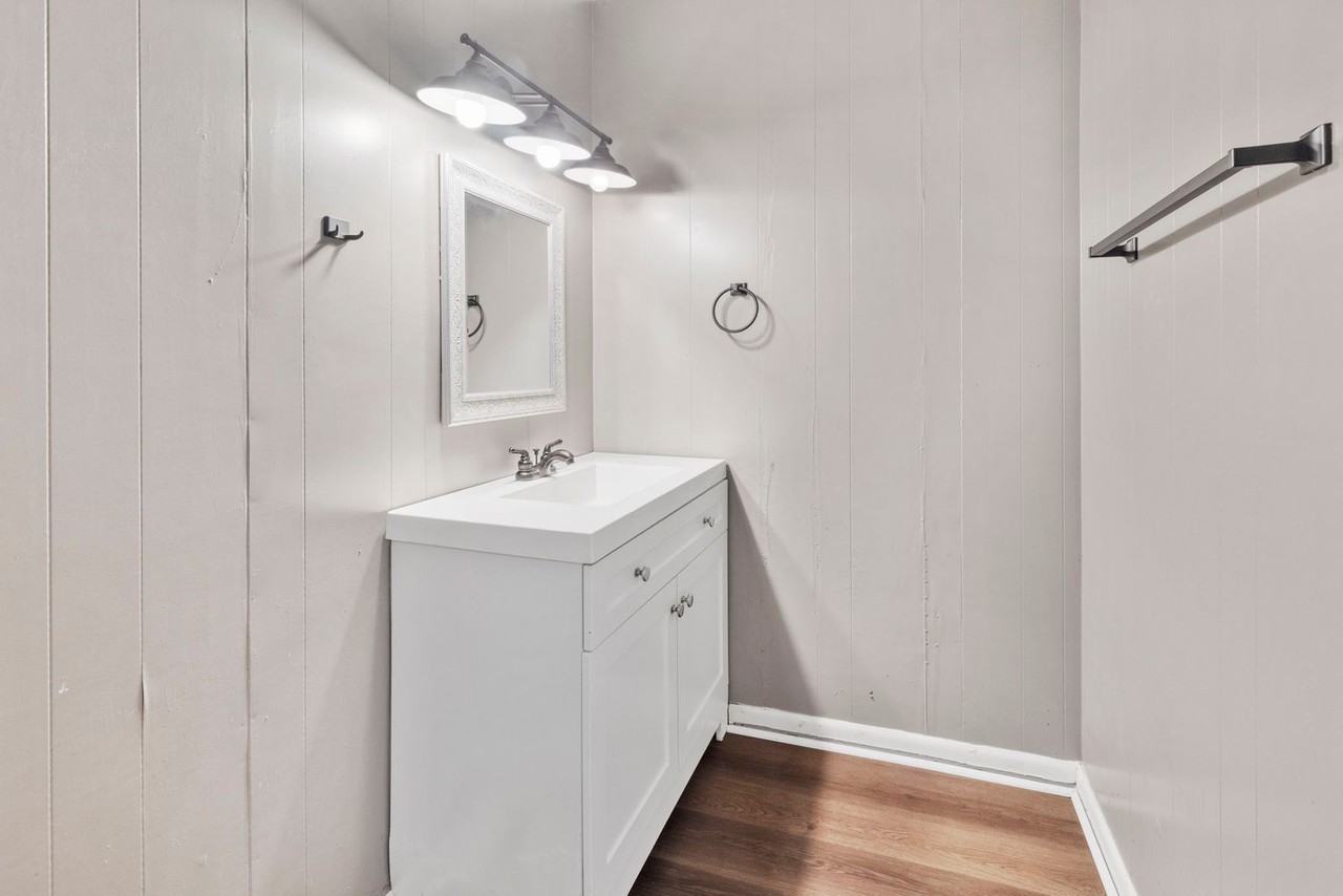 2426 Oak Cliff St - Photo 3 of 12