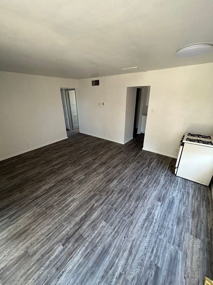 2511 E Cameron Vis - Photo 2 of 8