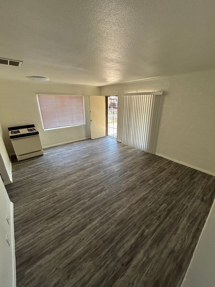 2511 E Cameron Vis - Photo 3 of 8