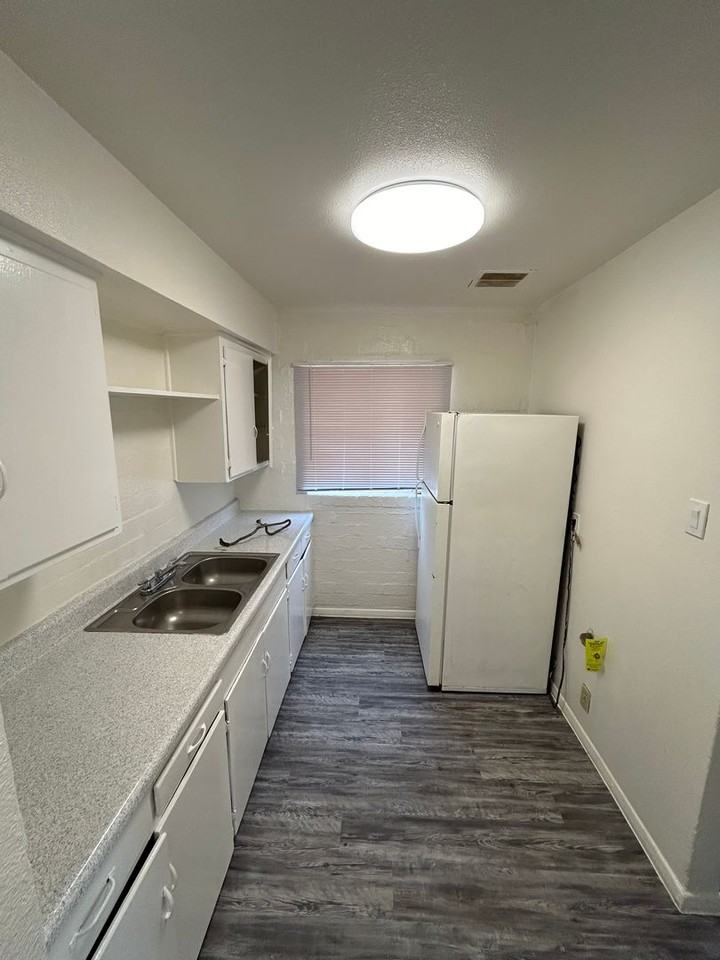 2511 E Cameron Vis - Photo 4 of 8