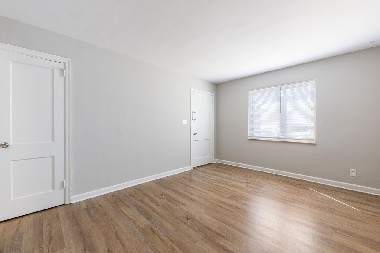 231 E Xenia Dr #B - Photo 5 of 14