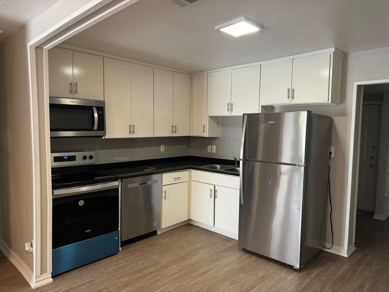 101 S Lockhart St #A - Photo 6 of 22