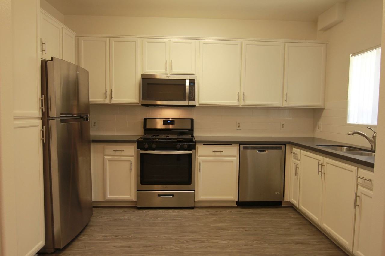 251 Robinson Street - Photo 3 of 19