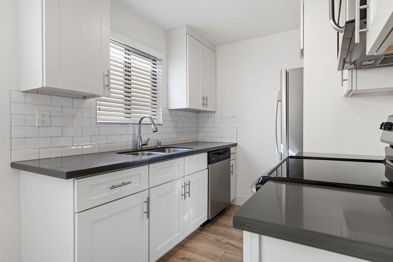 South Bay Apt TIC (Investors NP LLC/South Bay LLC) - Photo 2 of 17