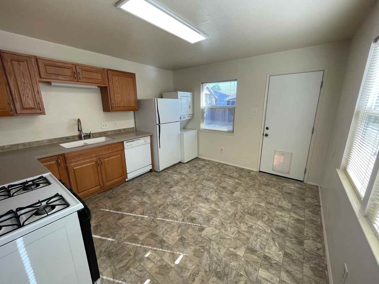 529 Crampton St - Photo 3 of 11
