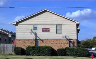 featured image of 1901 E Lindsey St