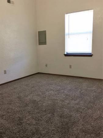 1901 E Lindsey - Photo 5 of 39