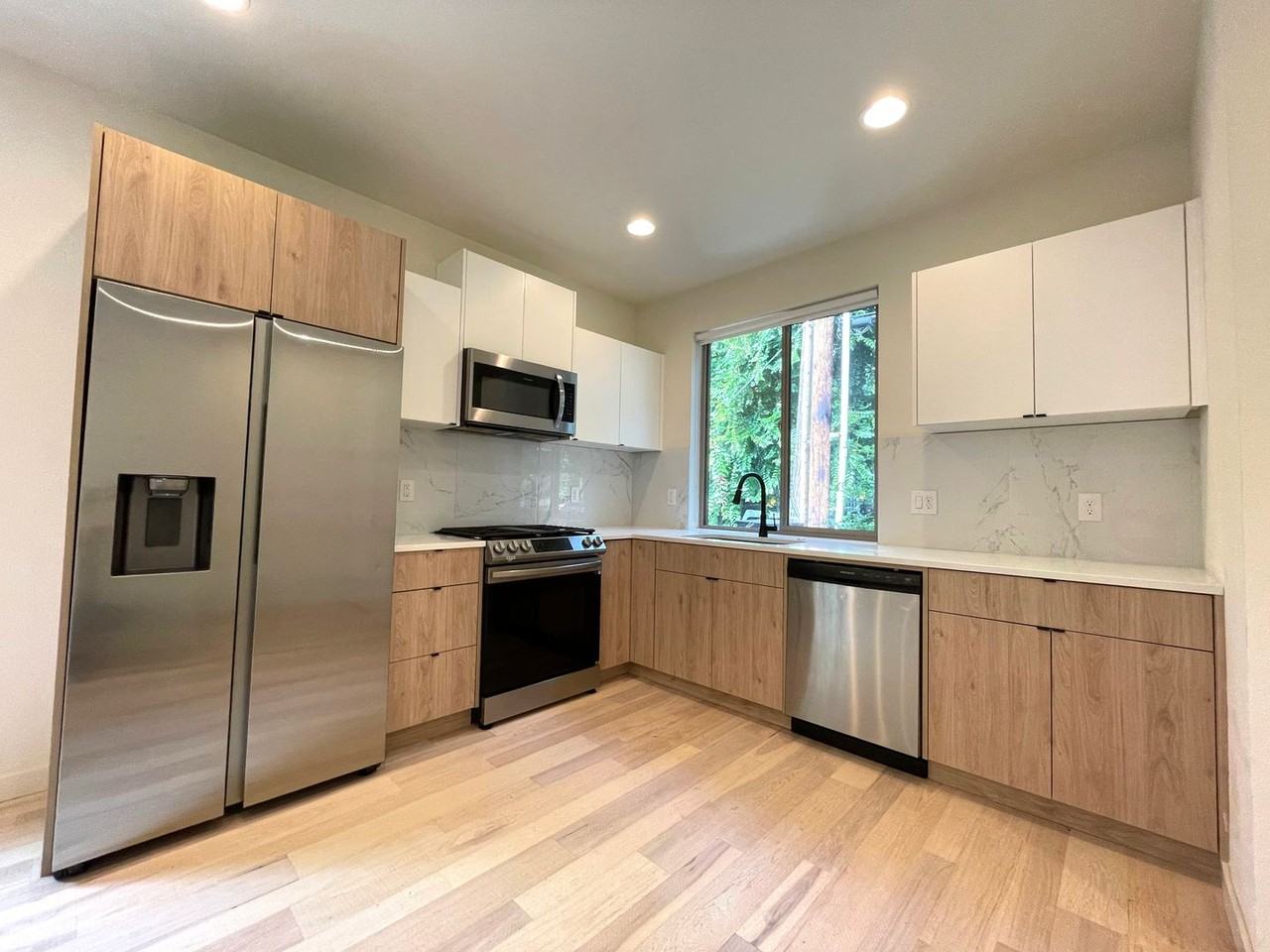 24 Ne Monroe St - Photo 3 of 14