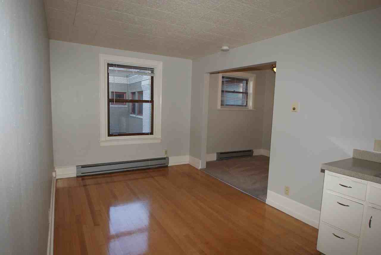 Oxford Crest Apartments - Photo 2 of 6