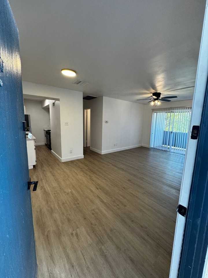 MV on 3rd - Photo 2 of 11