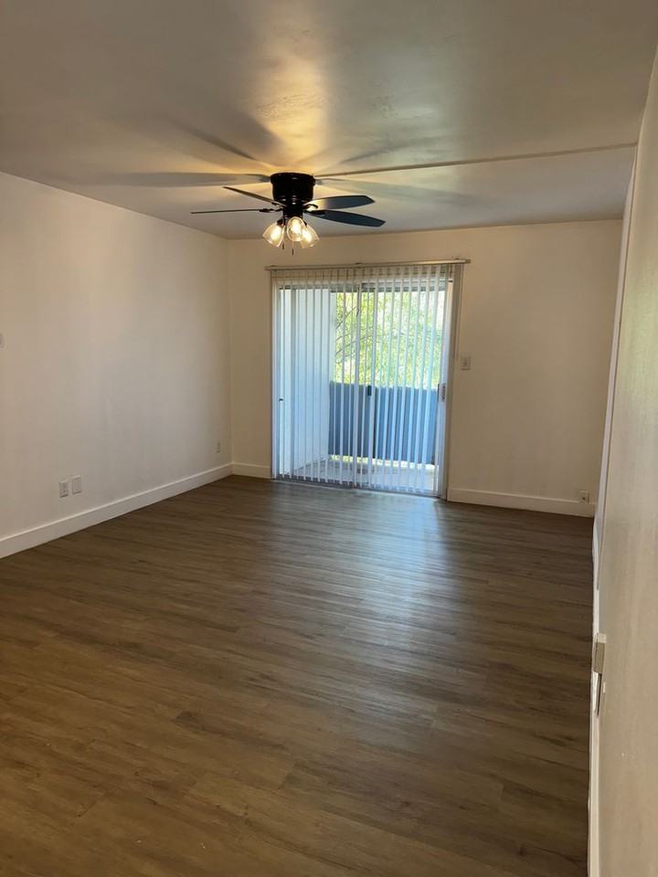 MV on 3rd - Photo 3 of 11