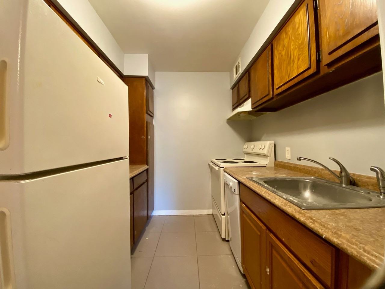 Seville Apartments - Photo 7 of 27