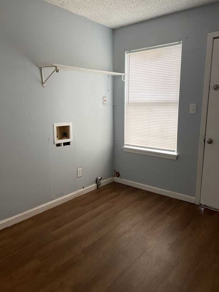 1602 Kings Rd - Photo 4 of 5