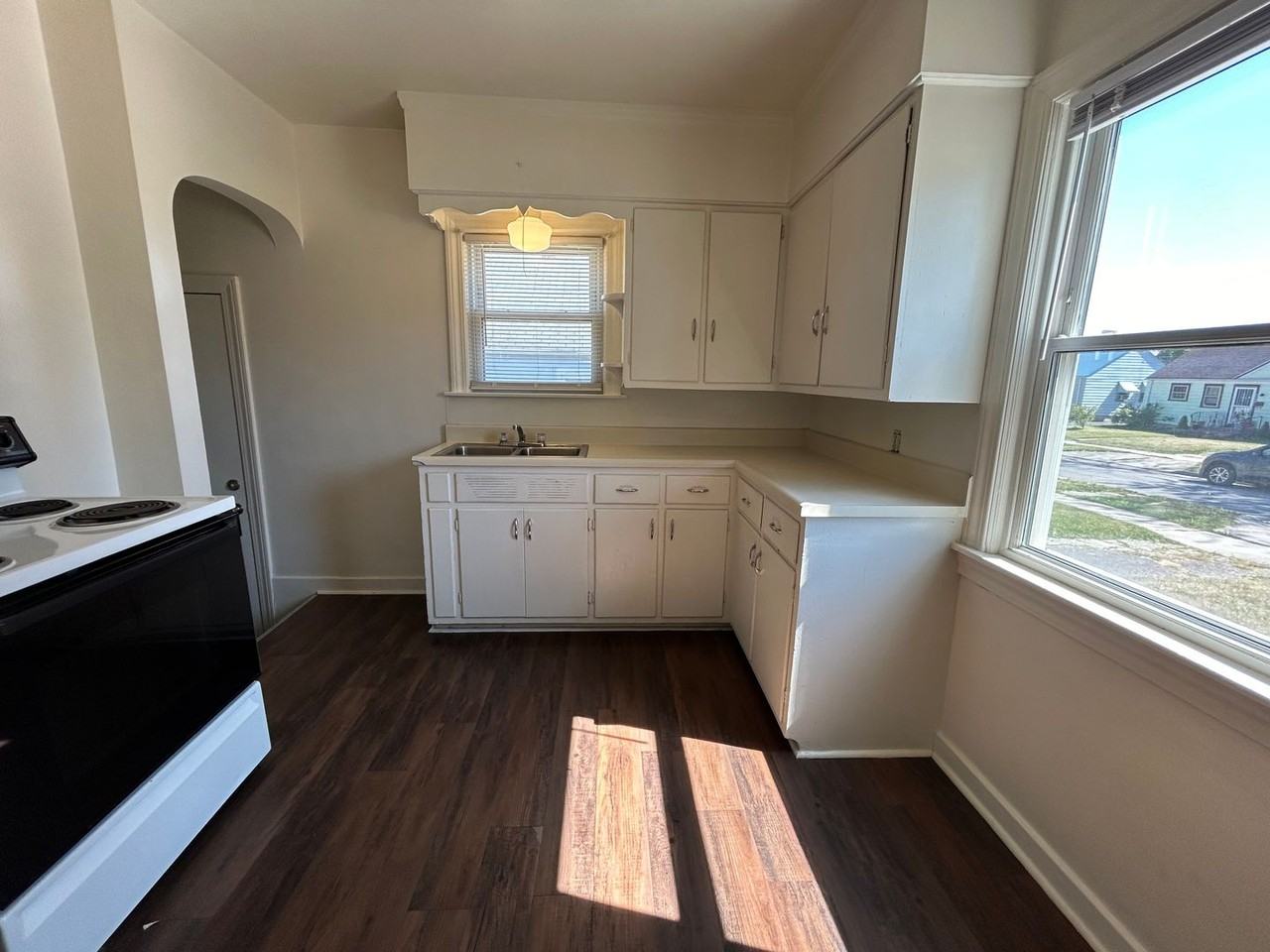 3413 Felician St - Photo 2 of 18