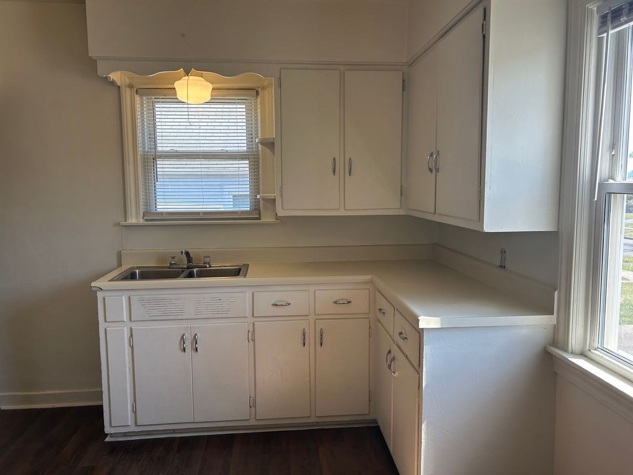 3413 Felician St - Photo 3 of 18