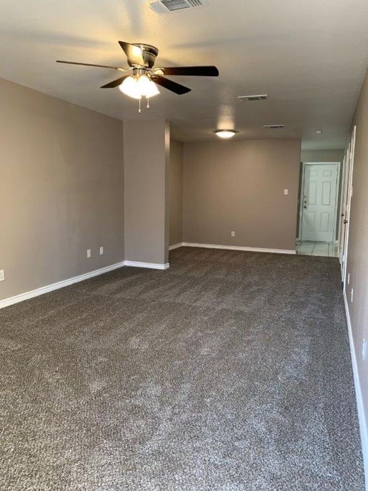 La Place Avenue H - Photo 5 of 32