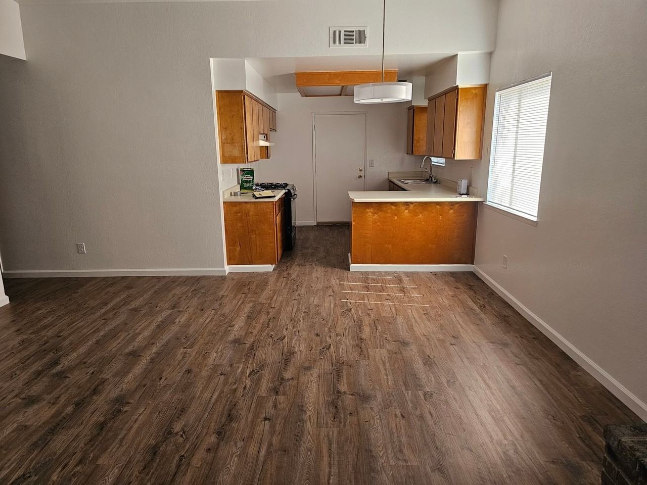 1748 E Beech Ave - Photo 3 of 11