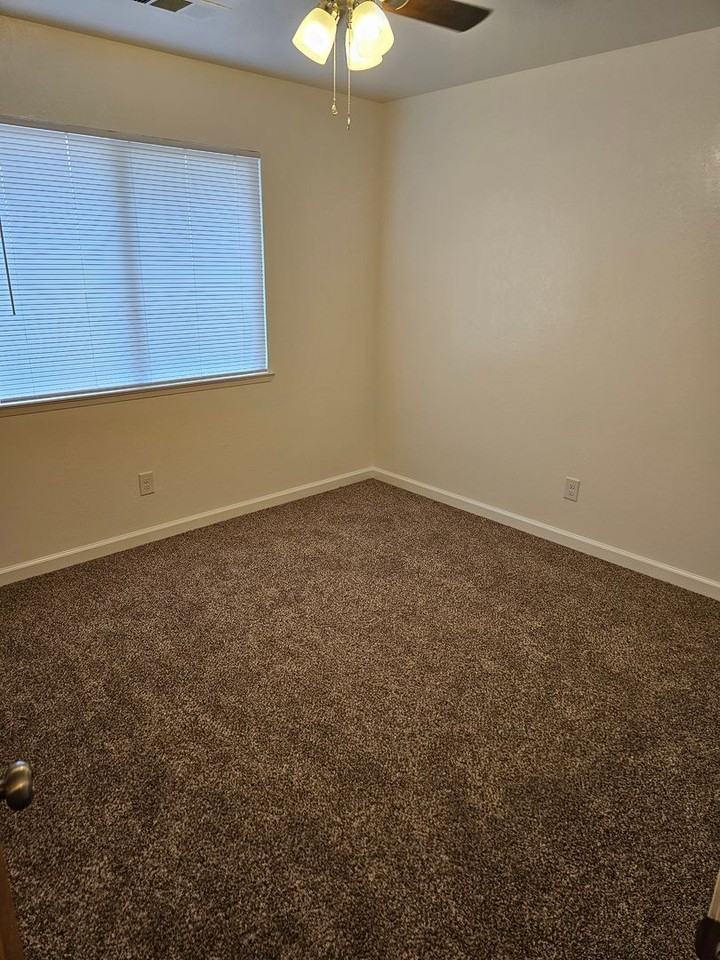 1748 E Beech Ave - Photo 5 of 11