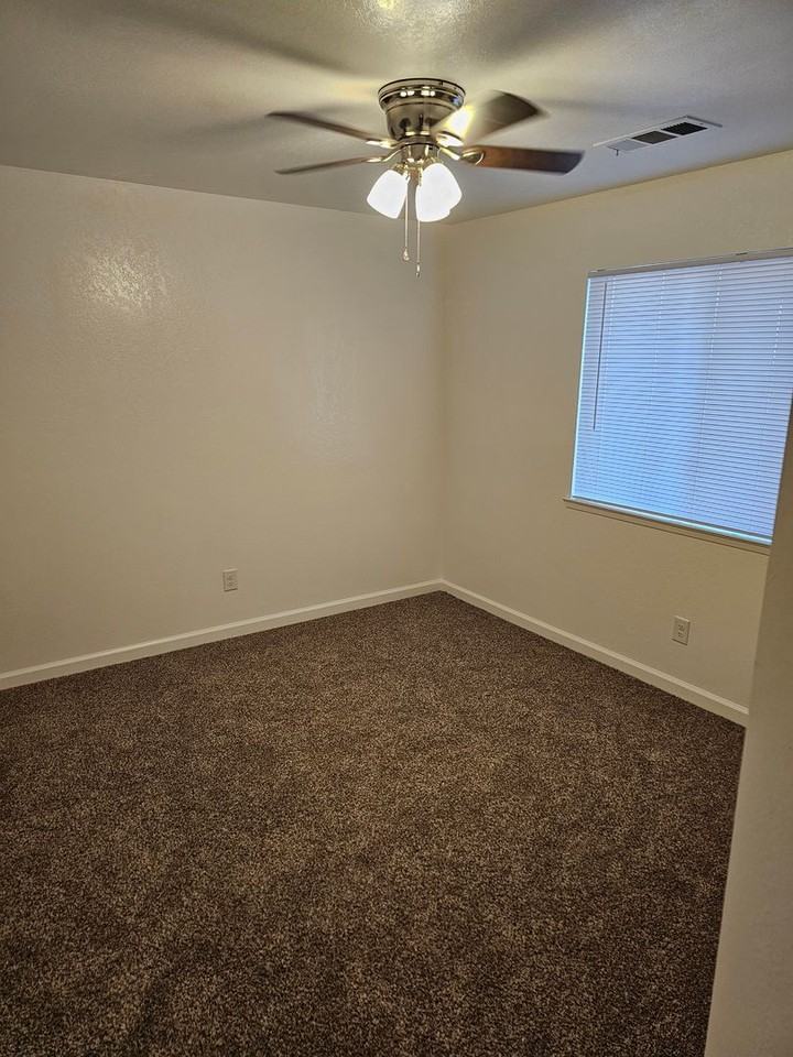 1748 E Beech Ave - Photo 7 of 11