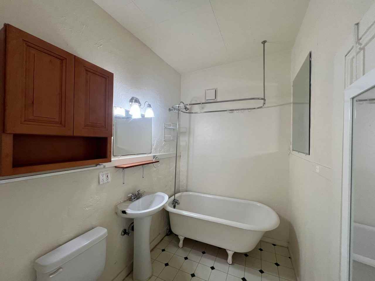 920 N Garden St #3 - Photo 4 of 7