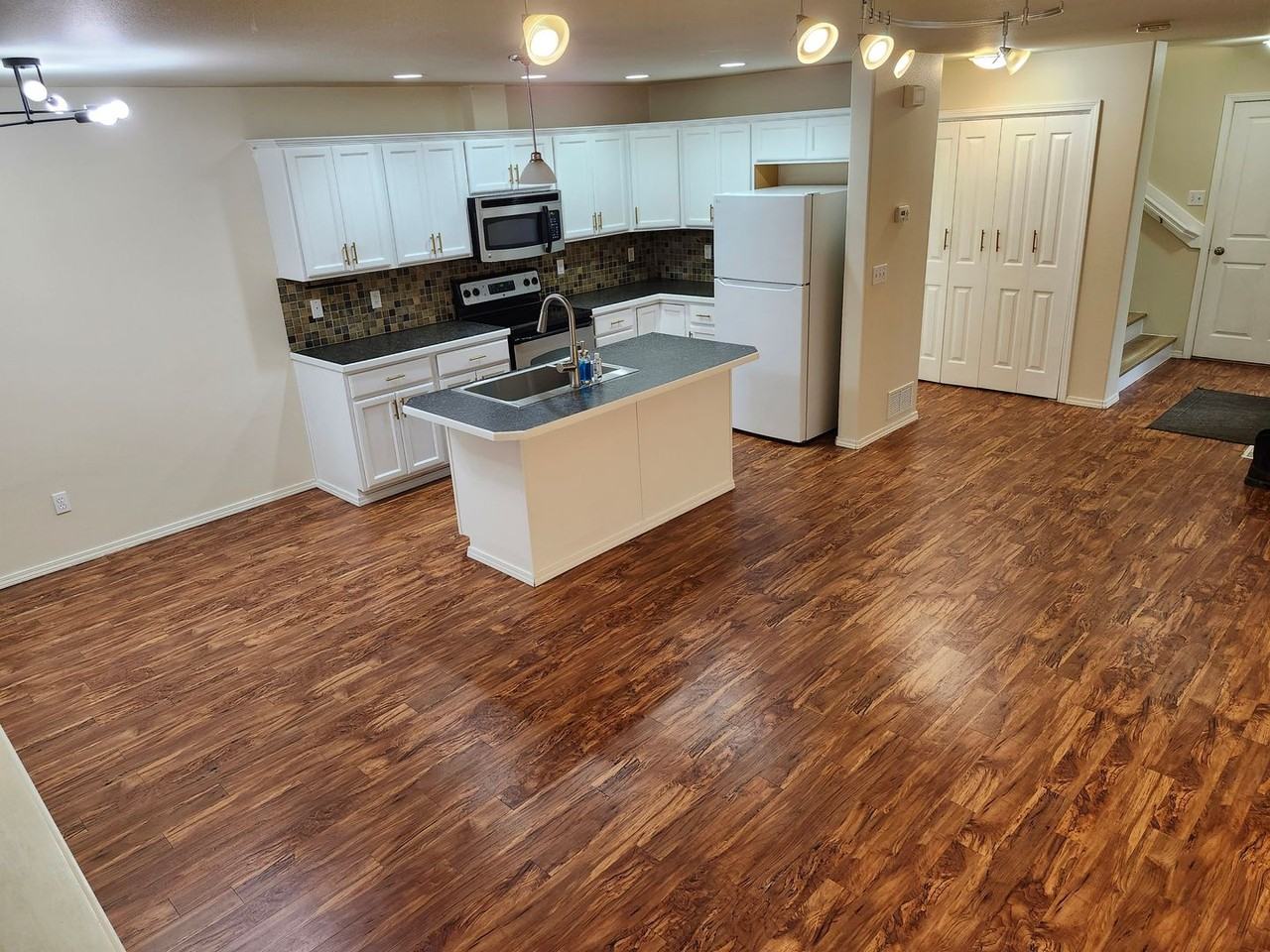 2431 Hillbrook Cir - Photo 3 of 21