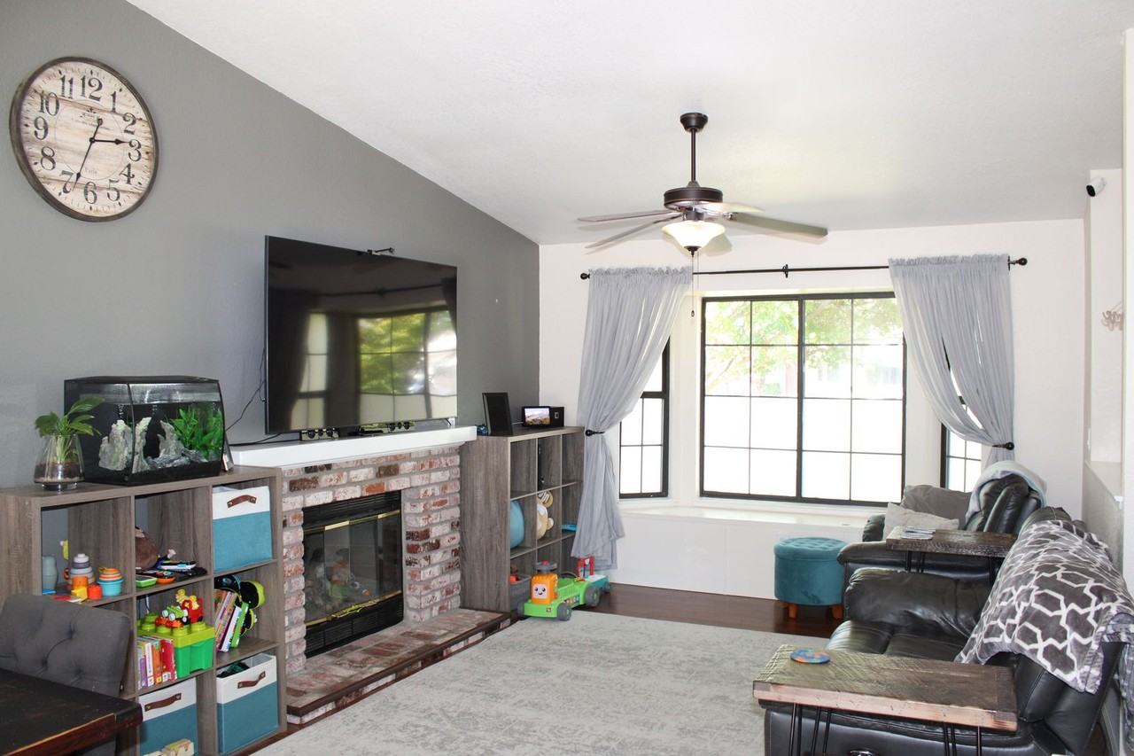 1417 Hickory St - Photo 3 of 18