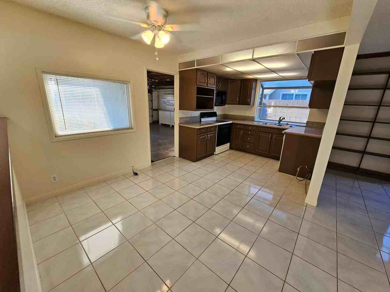 10202 Barbara Anne St - Photo 3 of 30
