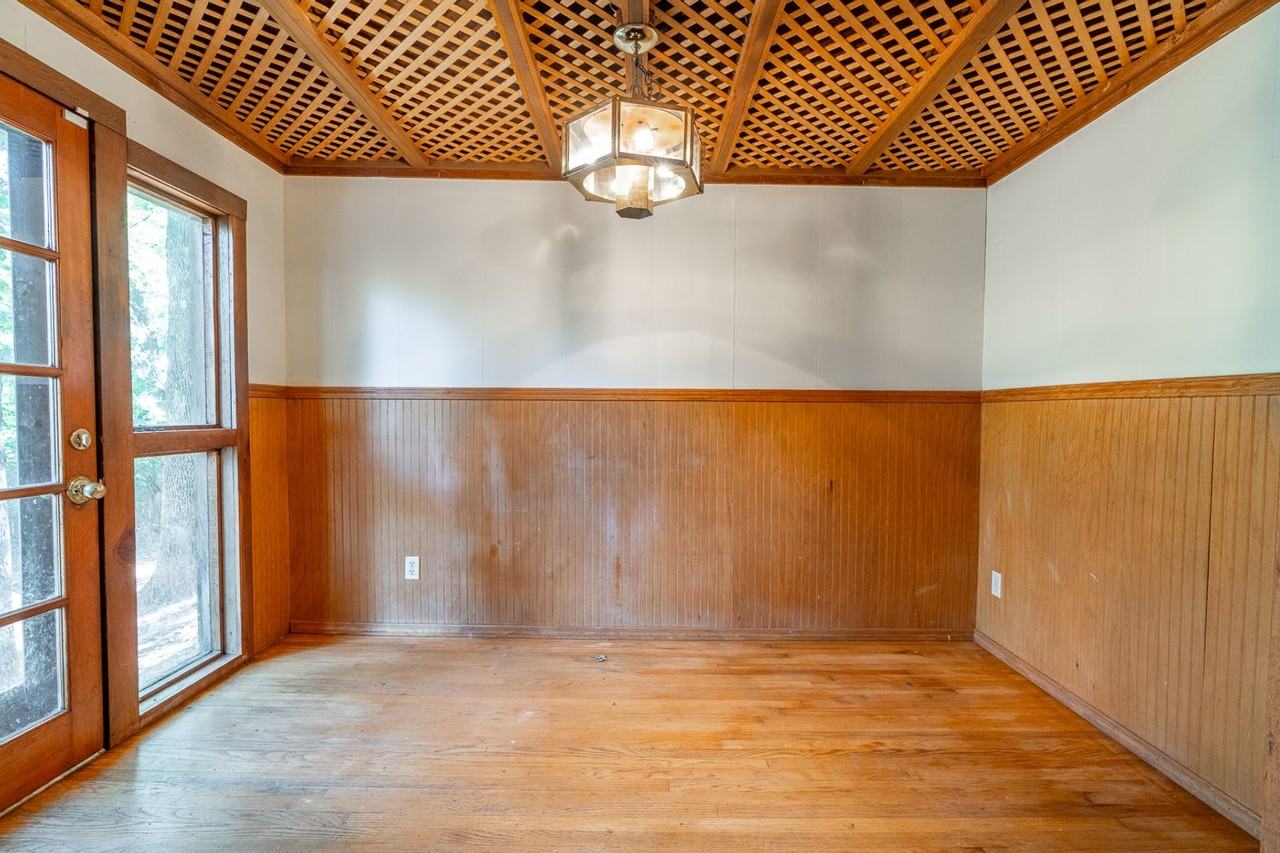 2004 W Berry St - Photo 6 of 18