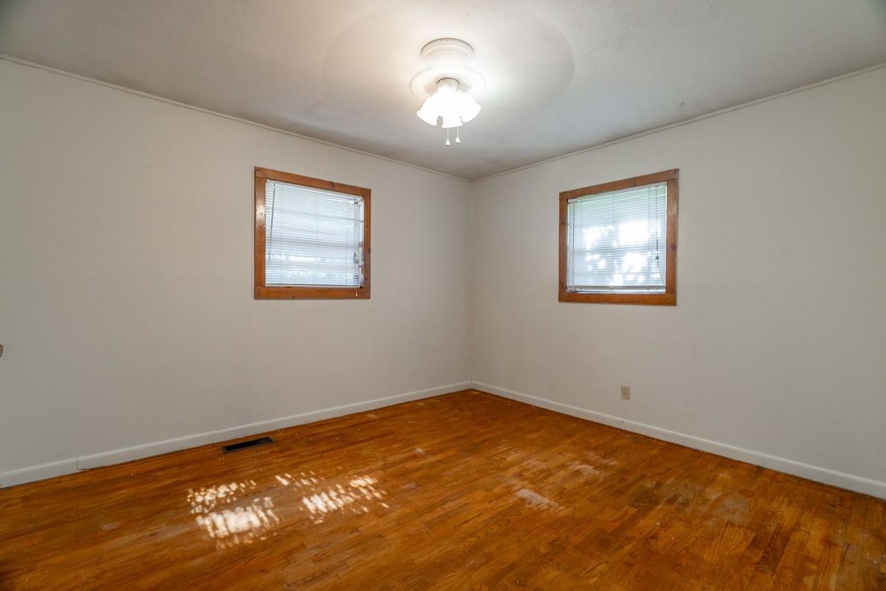 2004 W Berry St - Photo 7 of 18