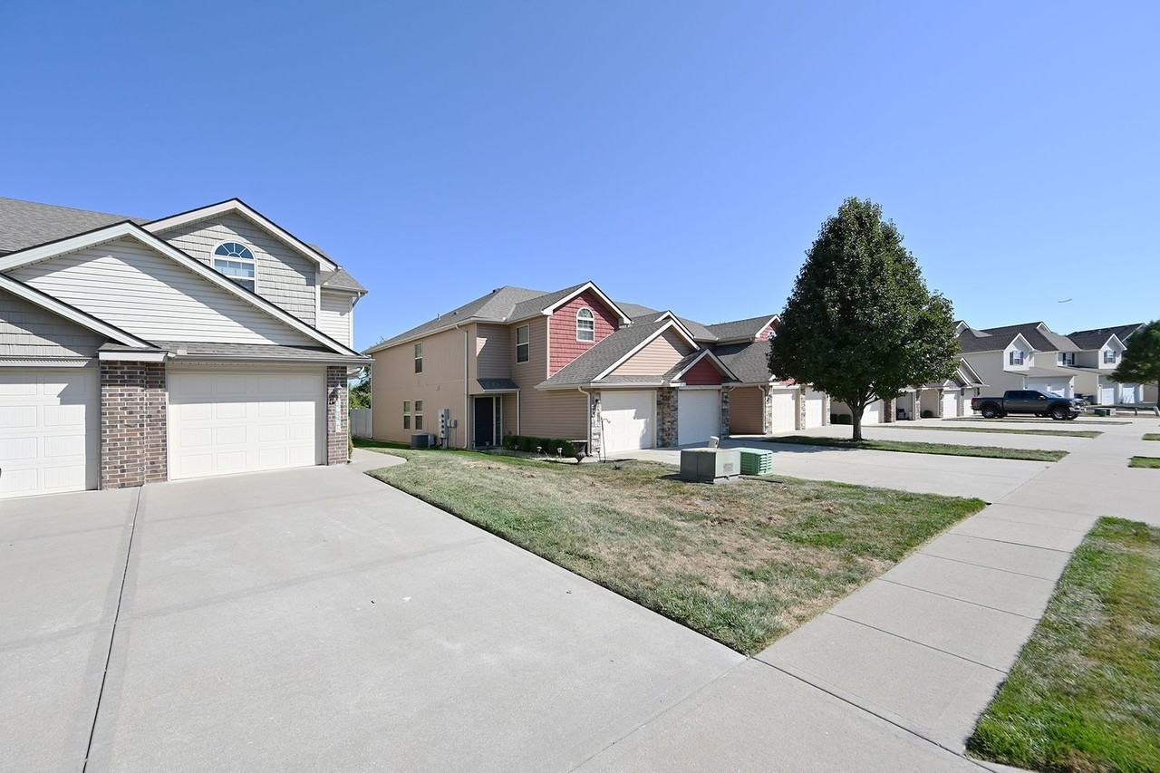 12325 Fox Creek Dr - Photo 2 of 30