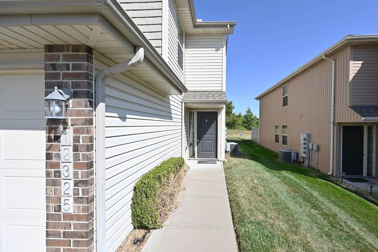 12325 Fox Creek Dr - Photo 3 of 30