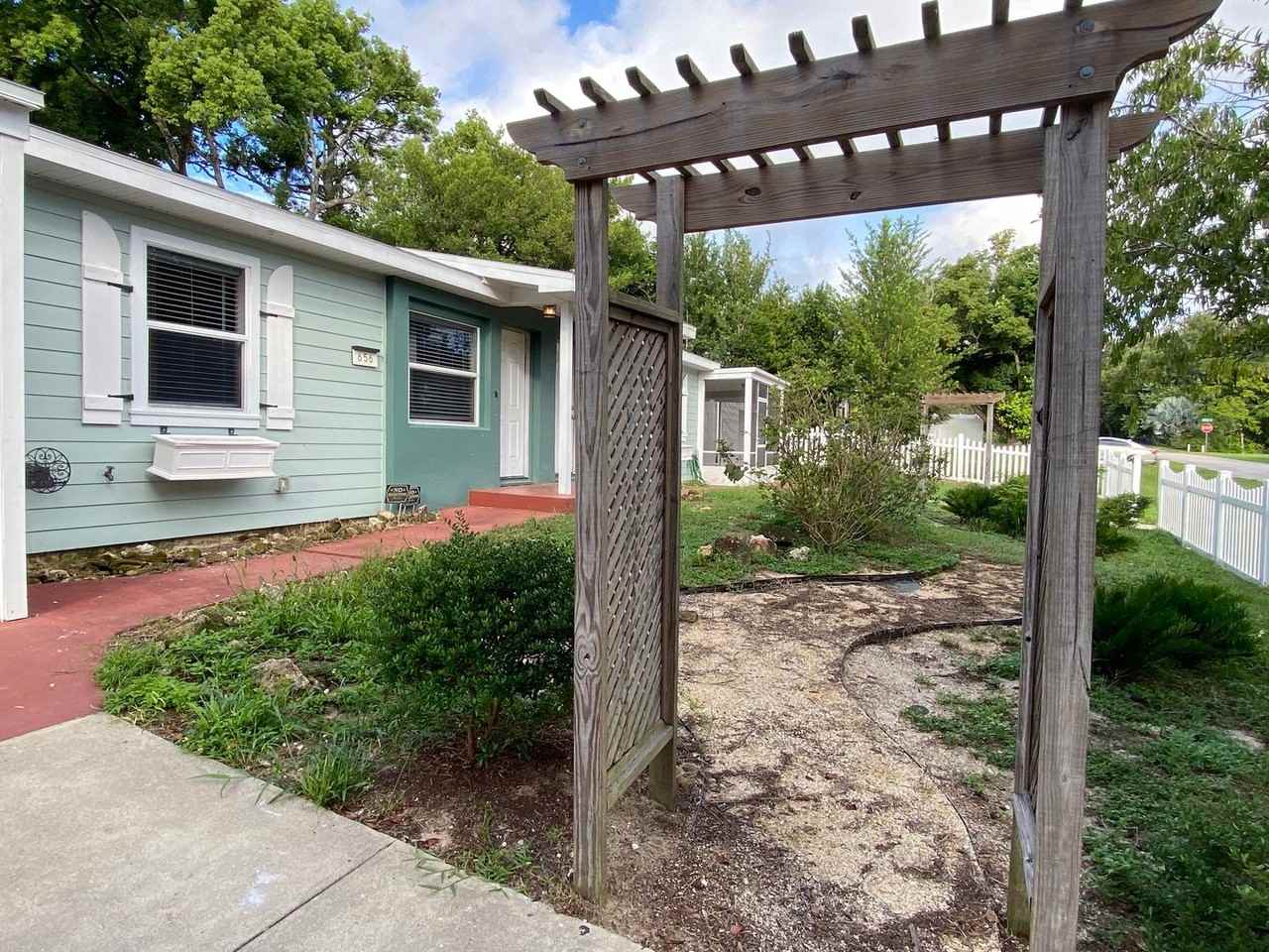 656 Warner St - Photo 2 of 23